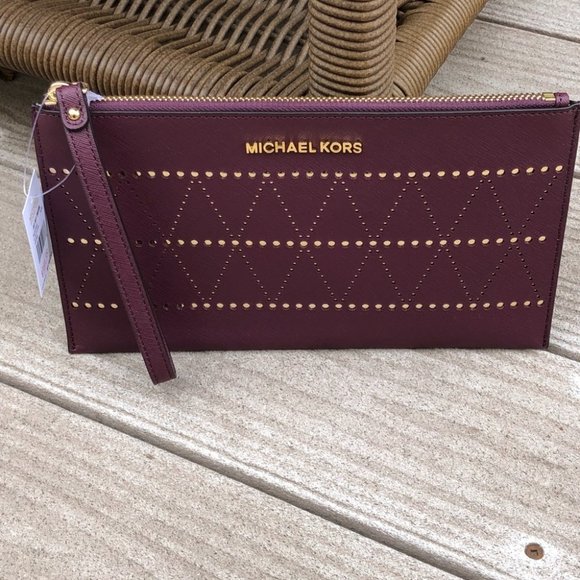Authentic NWT Michael Kors perforated wristlet - Picture 2 of 6